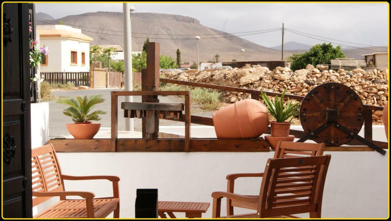 Villa Spa Las Tinajas Triquivijate Luaran gambar