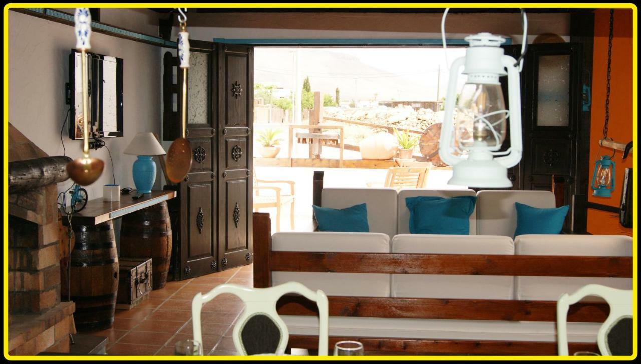 Villa Spa Las Tinajas Triquivijate Luaran gambar