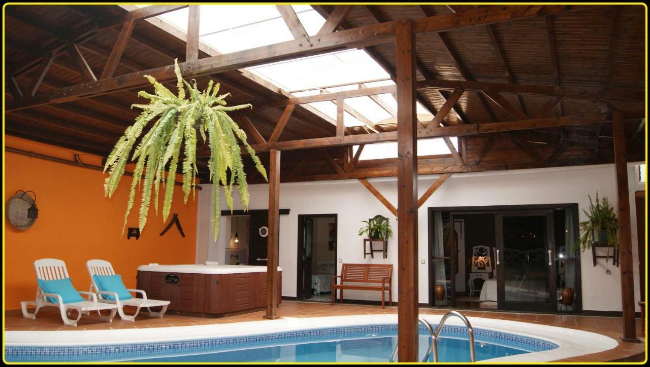 Villa Spa Las Tinajas Triquivijate Luaran gambar